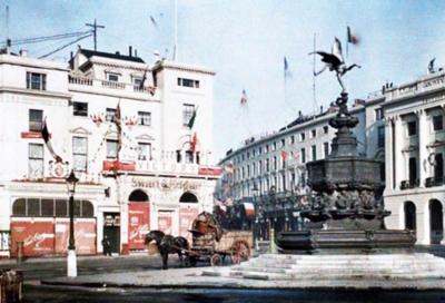 Piccadilly Circus 1918.jpg. Click on the picture to enlarge